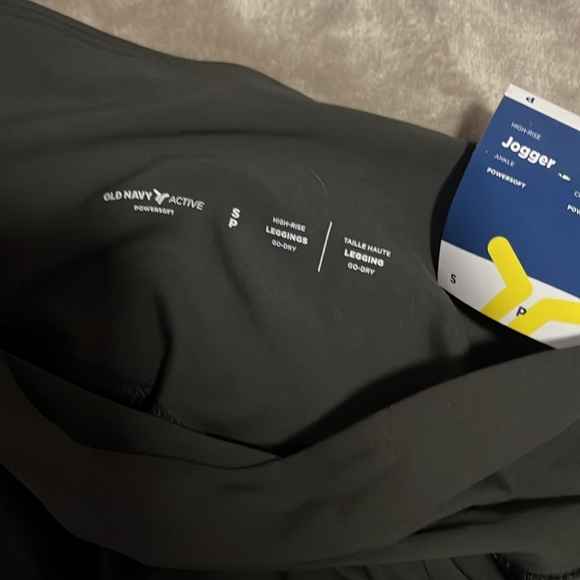 NWT Women’s old navy joggers - Picture 3 of 3